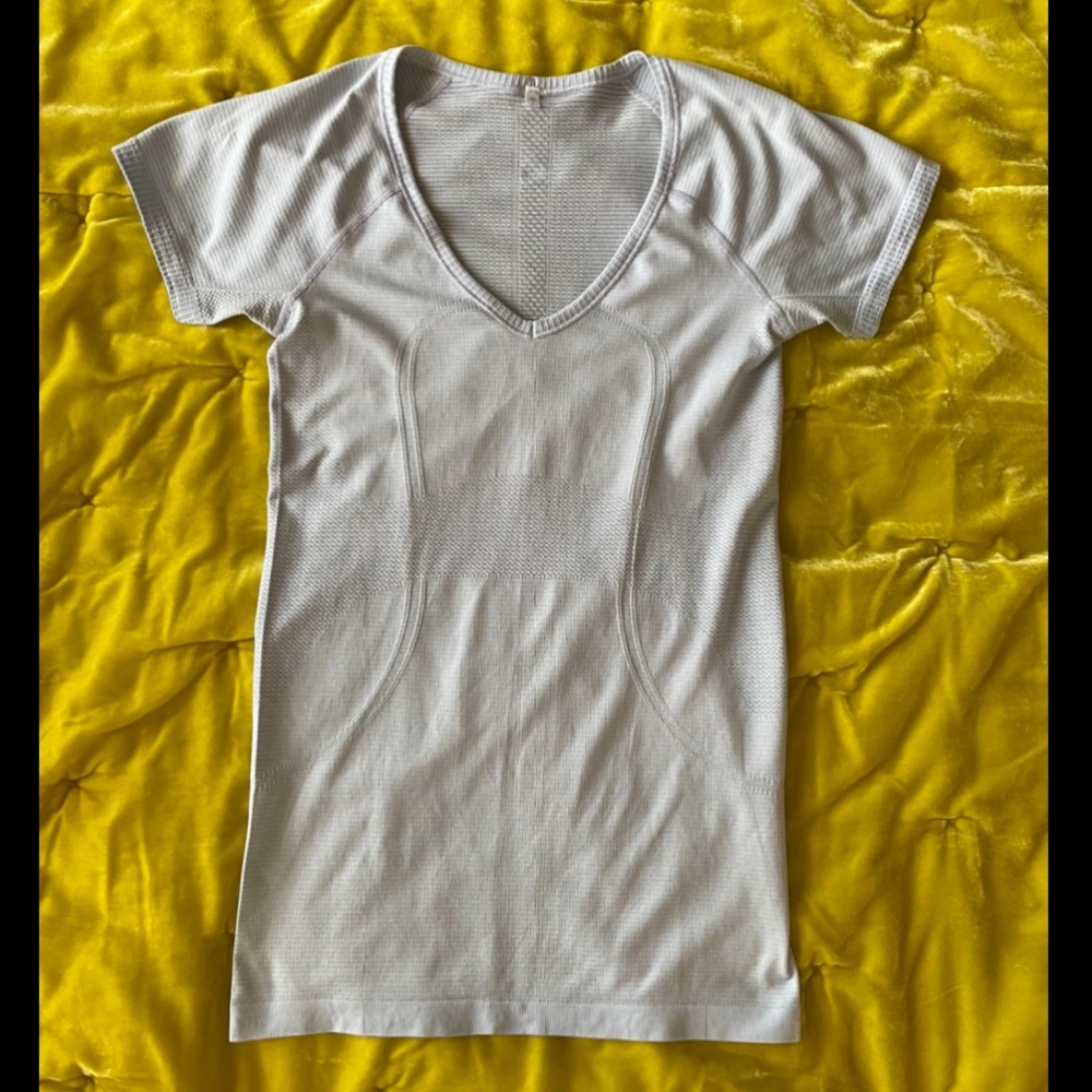 Lululemon women’s Tech Shirt